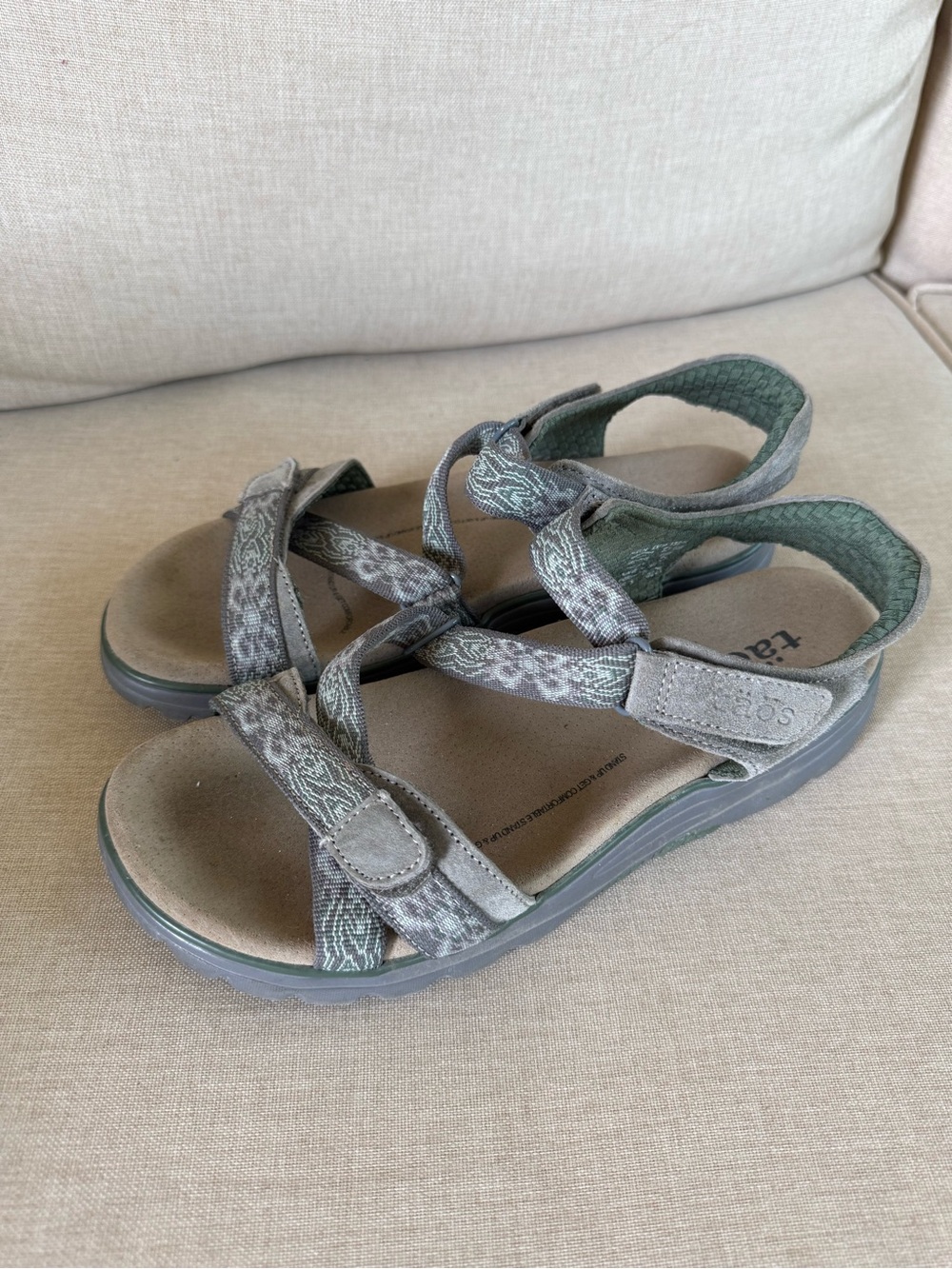 Taos Footwear women’s gray -Green Strappy Comfort Sandals